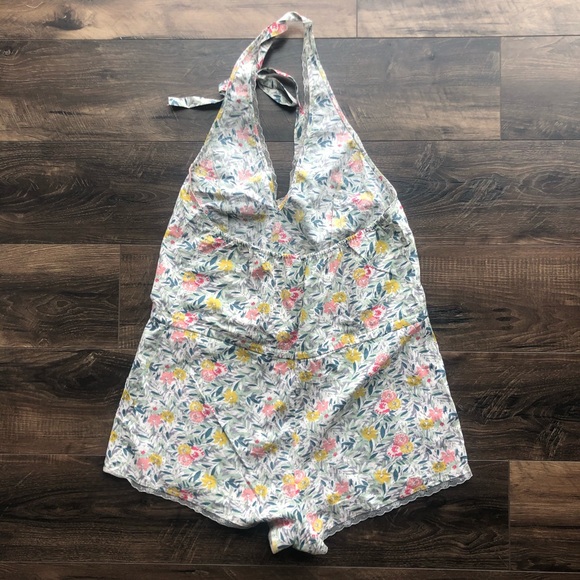 UO Kimchi Blue Floral Halter Romper sz medium - Picture 2 of 5
